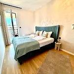 River Lux Residence & Private Garage Apartmán