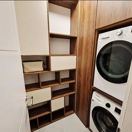 Apartman Infinity & Privat Garage *