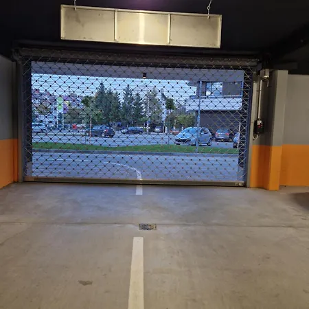 Infinity & Privat Garage Apartman