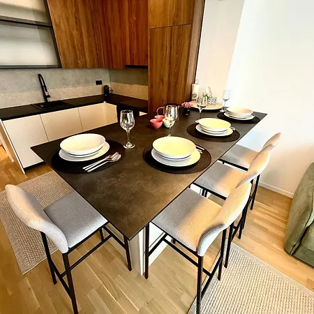 Apartman River Lux Residence & Private Garage
